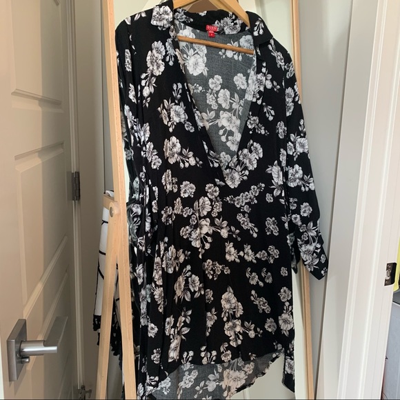 Belted Guess Dress - Picture 2 of 3